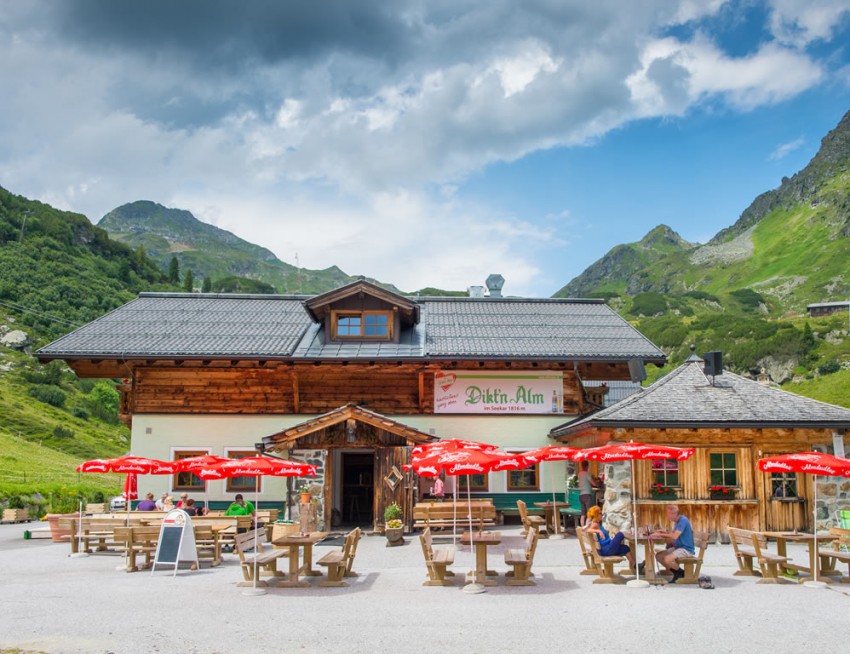 Die Dikt'n Alm mit großer Sonnenterrasse
