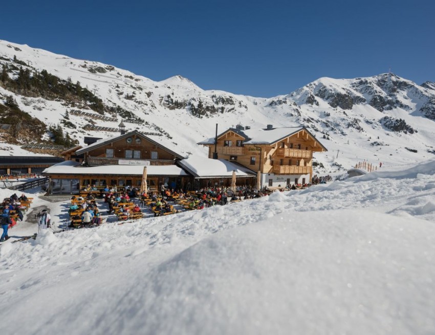 Skihütte mit Panoramaterrasse in Obertauern
