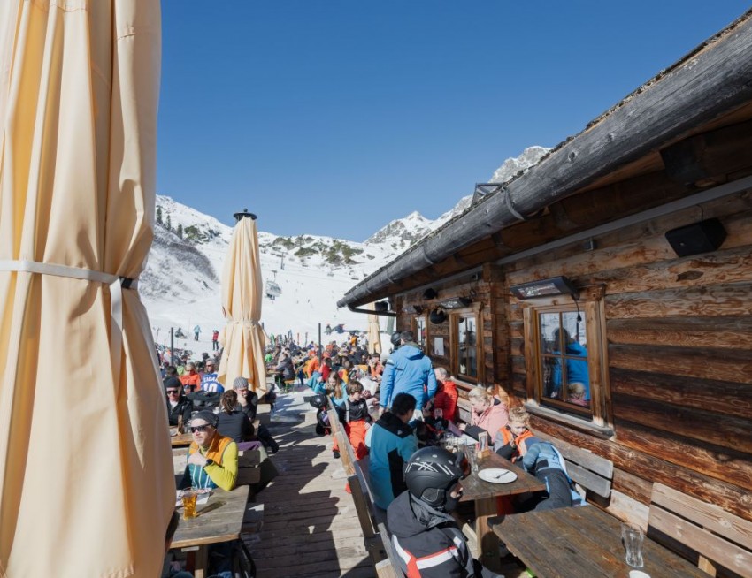 Skihütte mit Sonnenterrasse