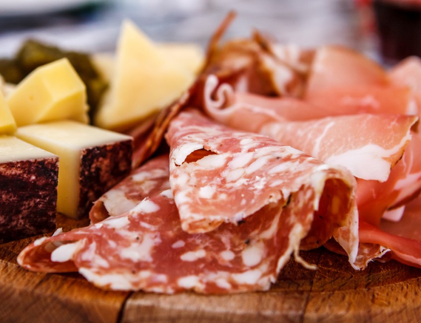 Wilderer-Jause mit selbst geräuchertem Speck
