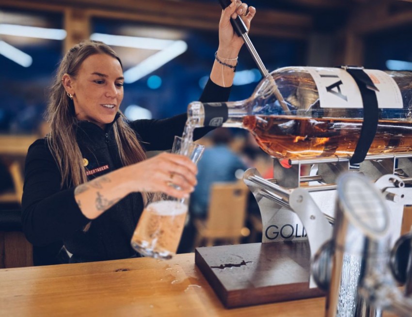 Lustiger Barbetrieb in der Dikt'n Alm in Obertauern