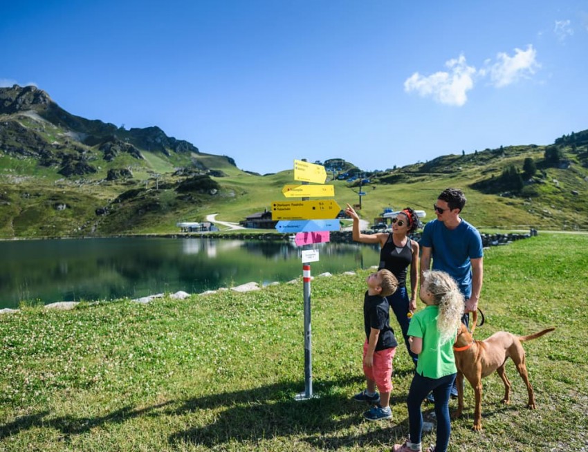 Familienwanderung am Krummschnabelsee in Obertauern © Tourismusverband Obertauern